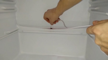 Чистка дренажной системы холодильника