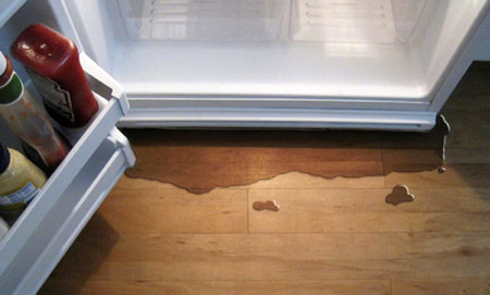 Течёт холодильник