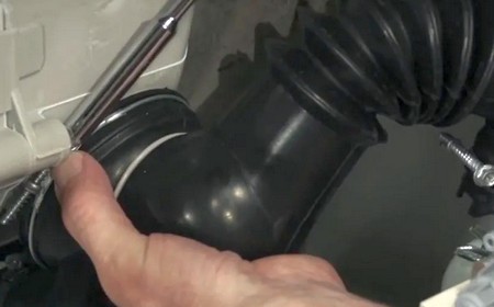 Стиральная машина набирает и сливает воду