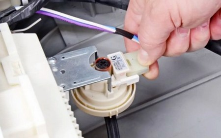 Замена датчика уровня воды стиральной машины